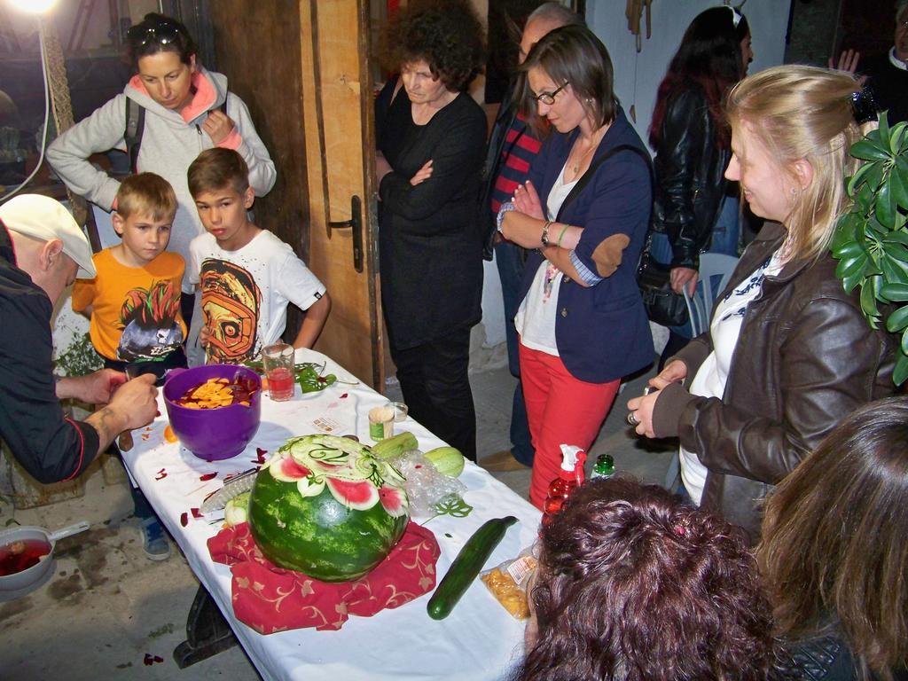 Yo Ho Hostel Варна Екстер'єр фото
